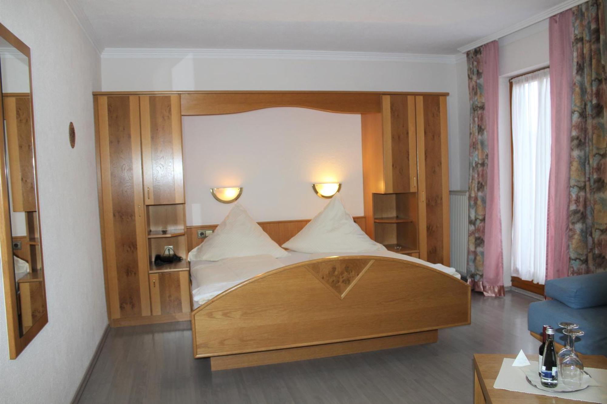 Winzerhotel Kinges-Kessel Morstadt Exterior photo